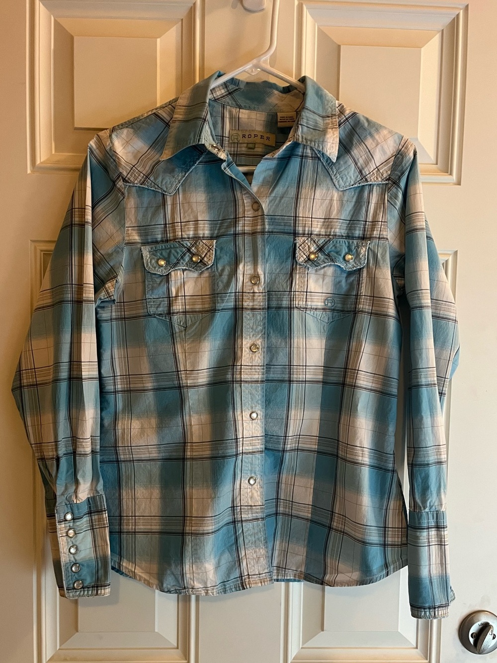 Roper Women’s Light Blue and White Plaid Western Snap-Front Shirt.  Size Small.
